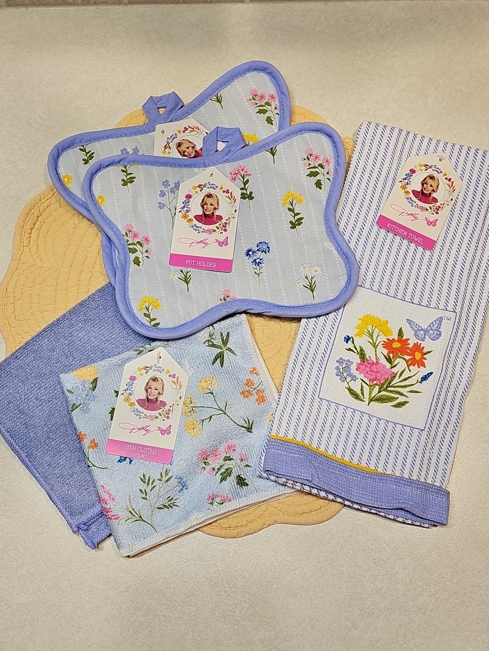 Dolly Parton Wildflower Kitchen Essentials Set